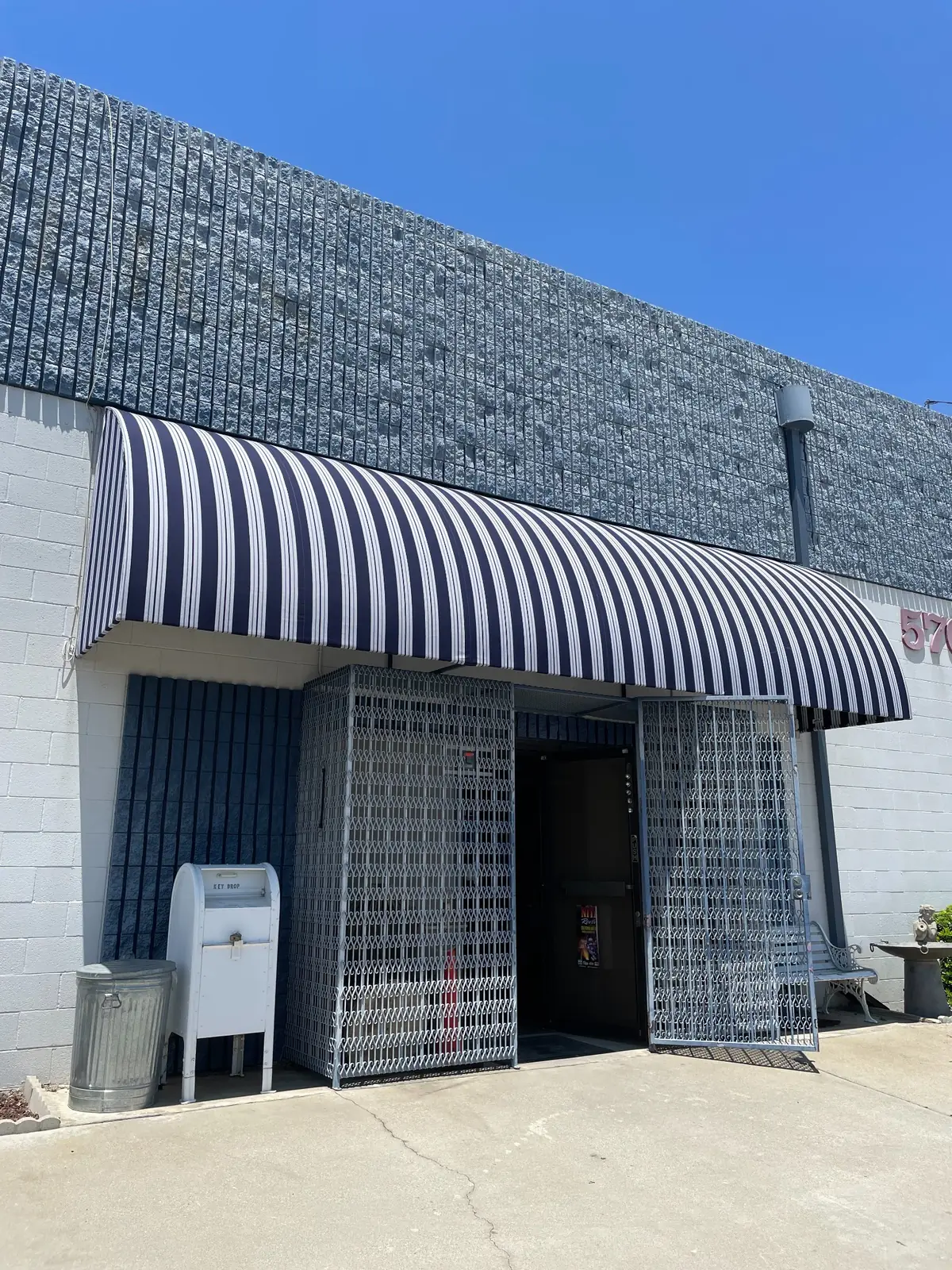 commercial-awning